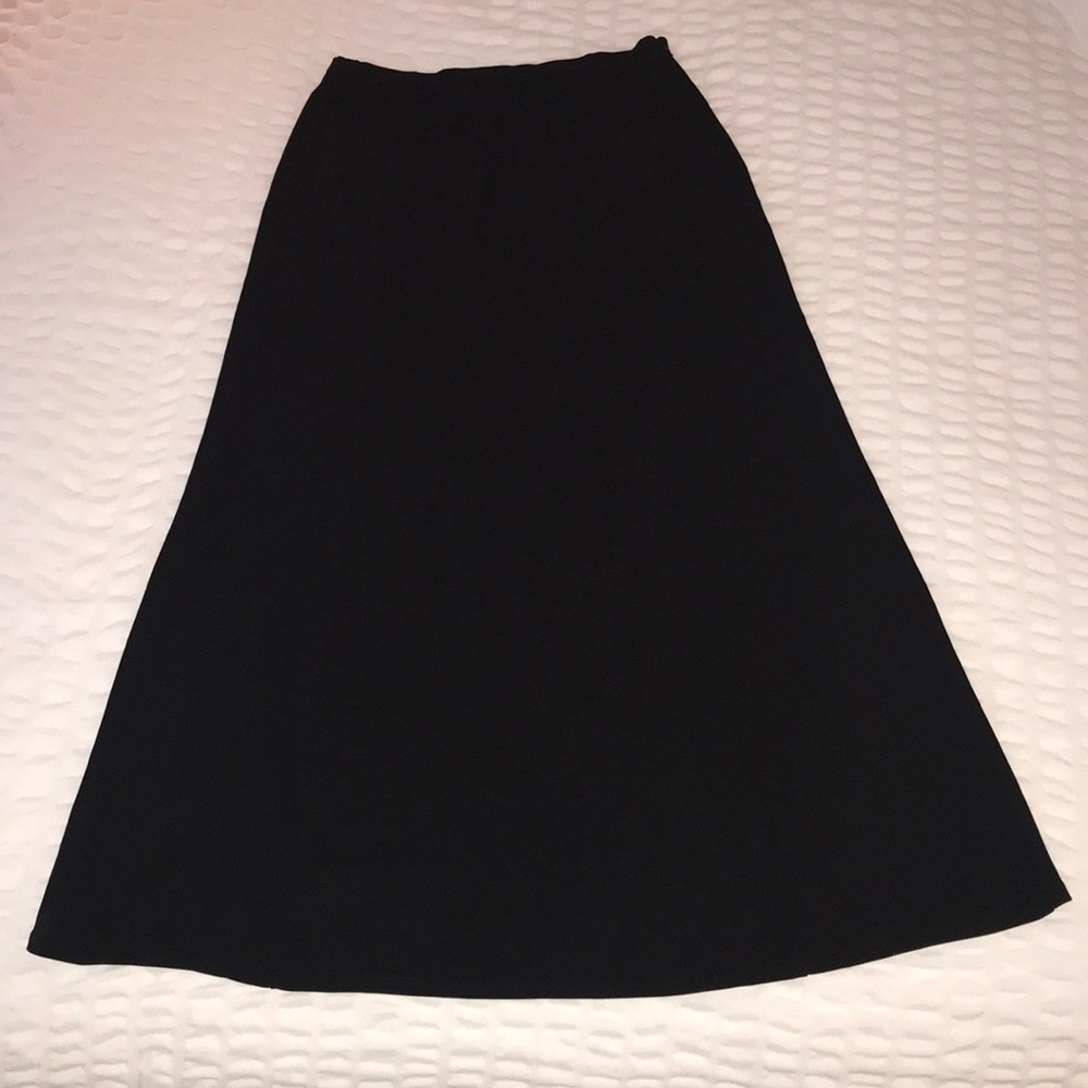 Anne Klein Black Skirt.  Sz Large.  This has stretch.